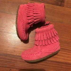 Minnetonka Shoes - Pink Minnetonka’s Minnetonka Shoes - Pink Minnetonka’s